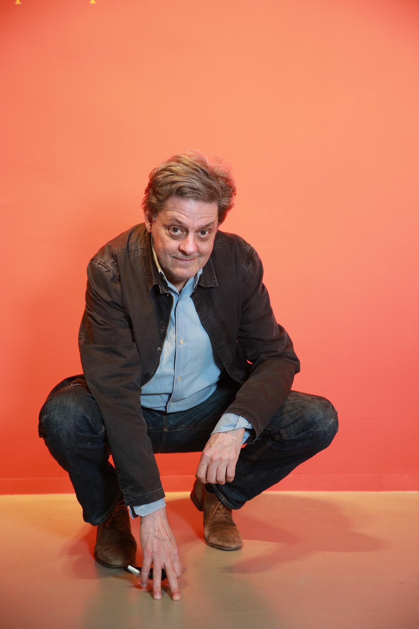 Jean Michel Alberola lors de la visite de l'exposition A Beautiful Elsewhere, Power Station of Art, Shanghai, 2018