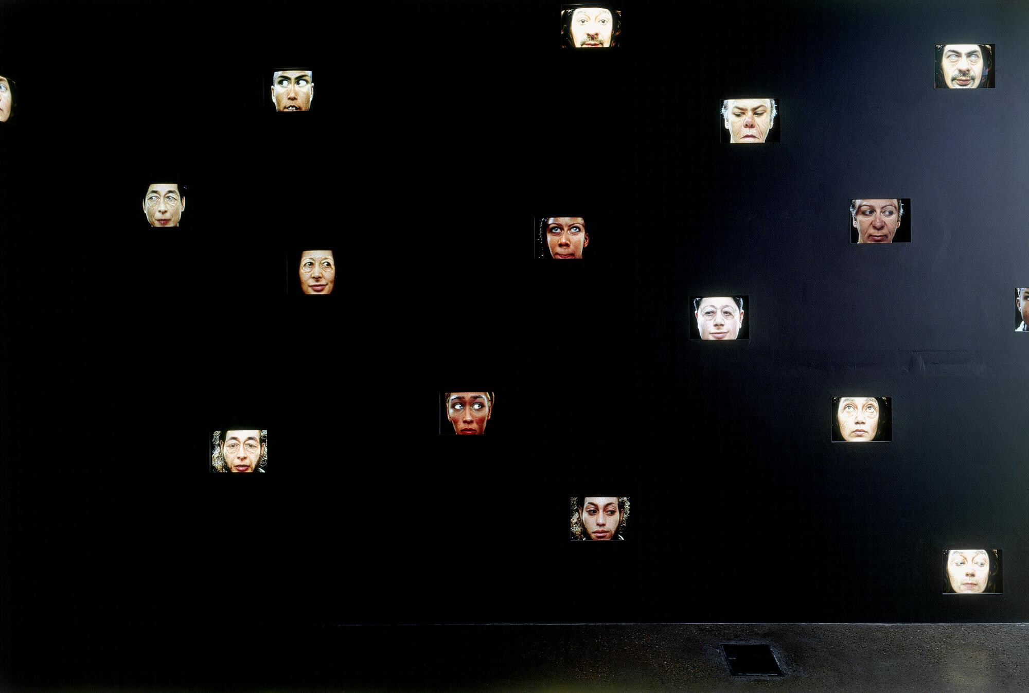 Vue de l'exposition Pierrick Sorin   2001