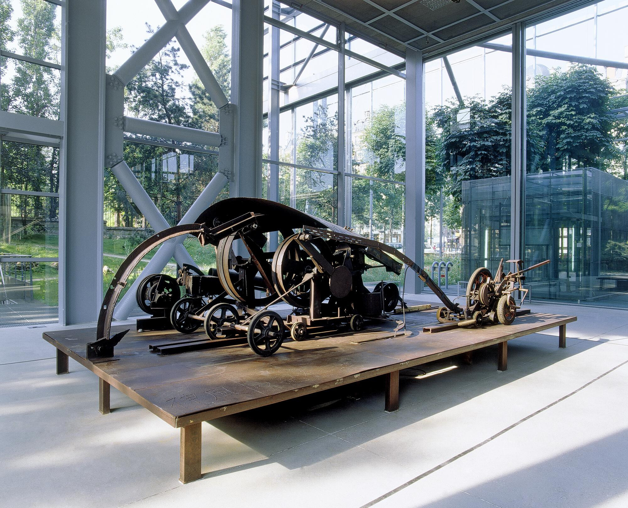 Jean Tinguely   Tombeau de Kamikaze  1995