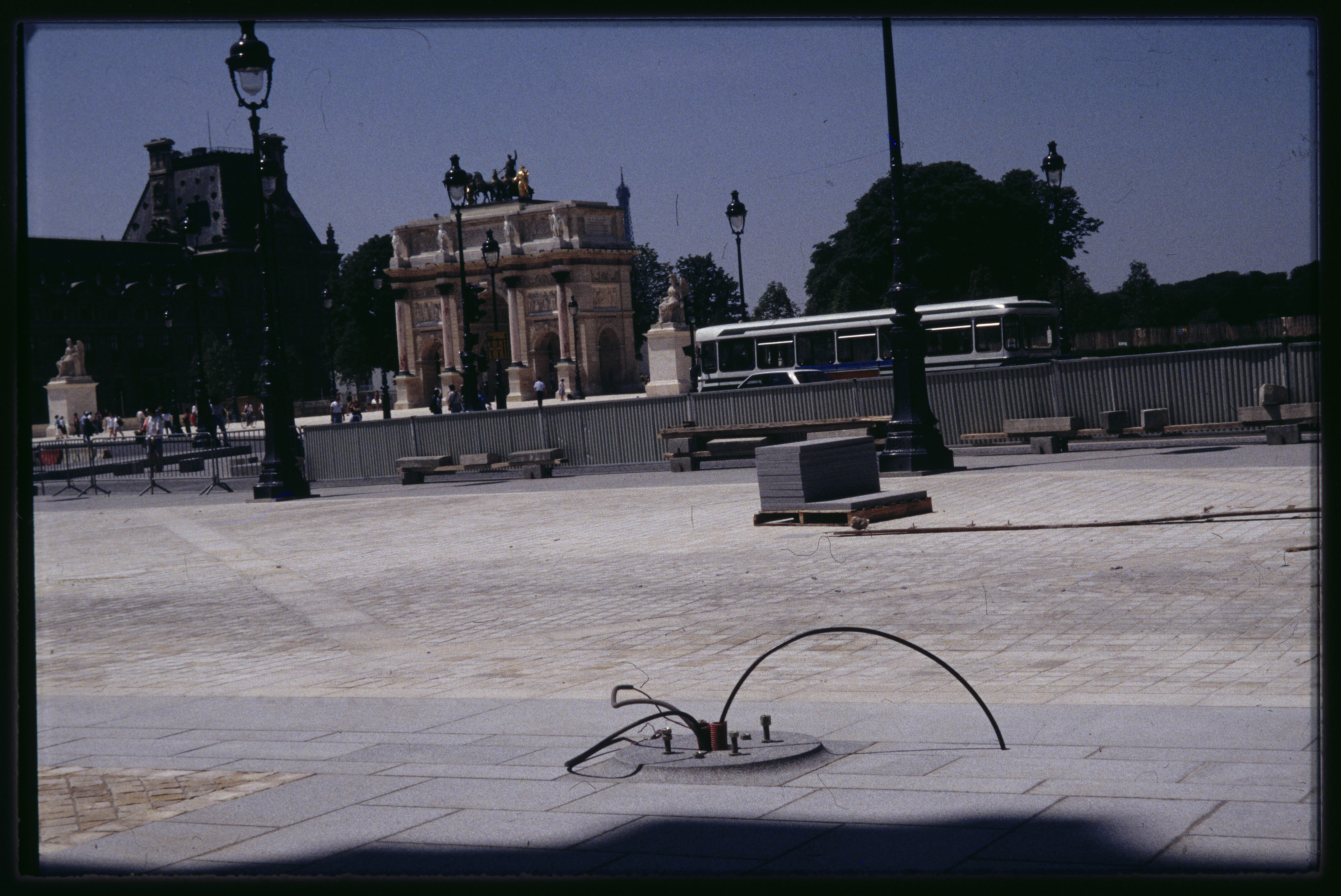 Raymond Hains, Sans titre, 1994. Dimensions  Copie d’exposition  Collection Fondation Cartier pour l’art contemporain  © Raymond Hains, Adagp, Paris, 2026