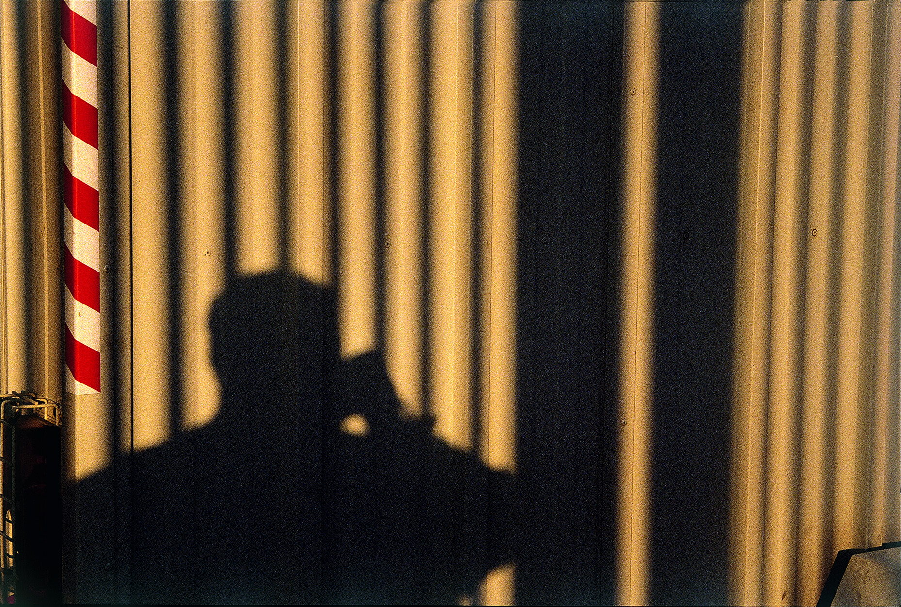 Raymond Hains, Sans titre, 1994. Copie d’exposition. Collection Fondation Cartier pour l’art contemporain © Raymond Hains, Adagp, Paris, 2026