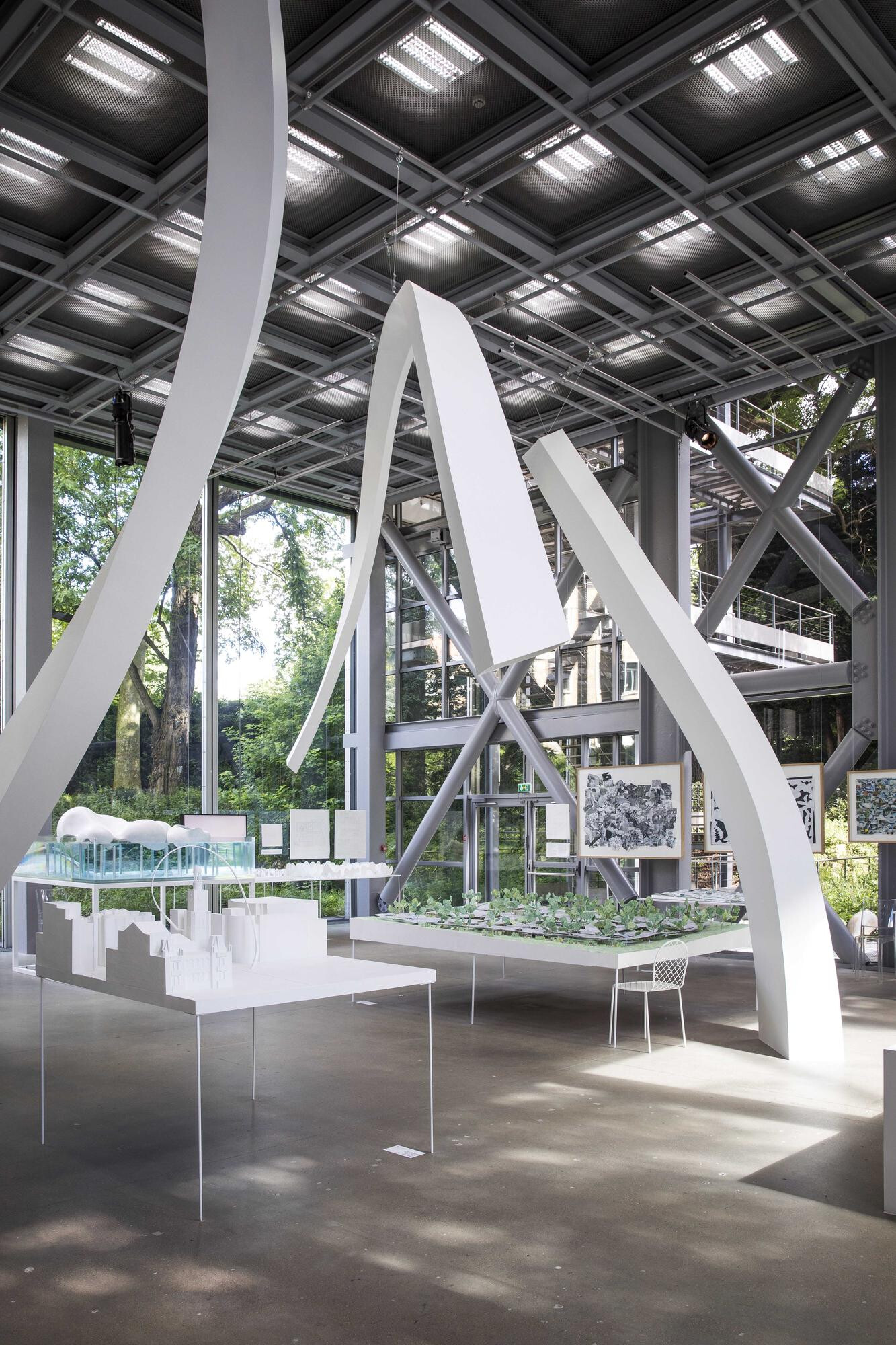 Vue de l'exposition Junya Ishigami, Freeing Architecture, Fondation Cartier pour l'art contemporain, Paris, 2018