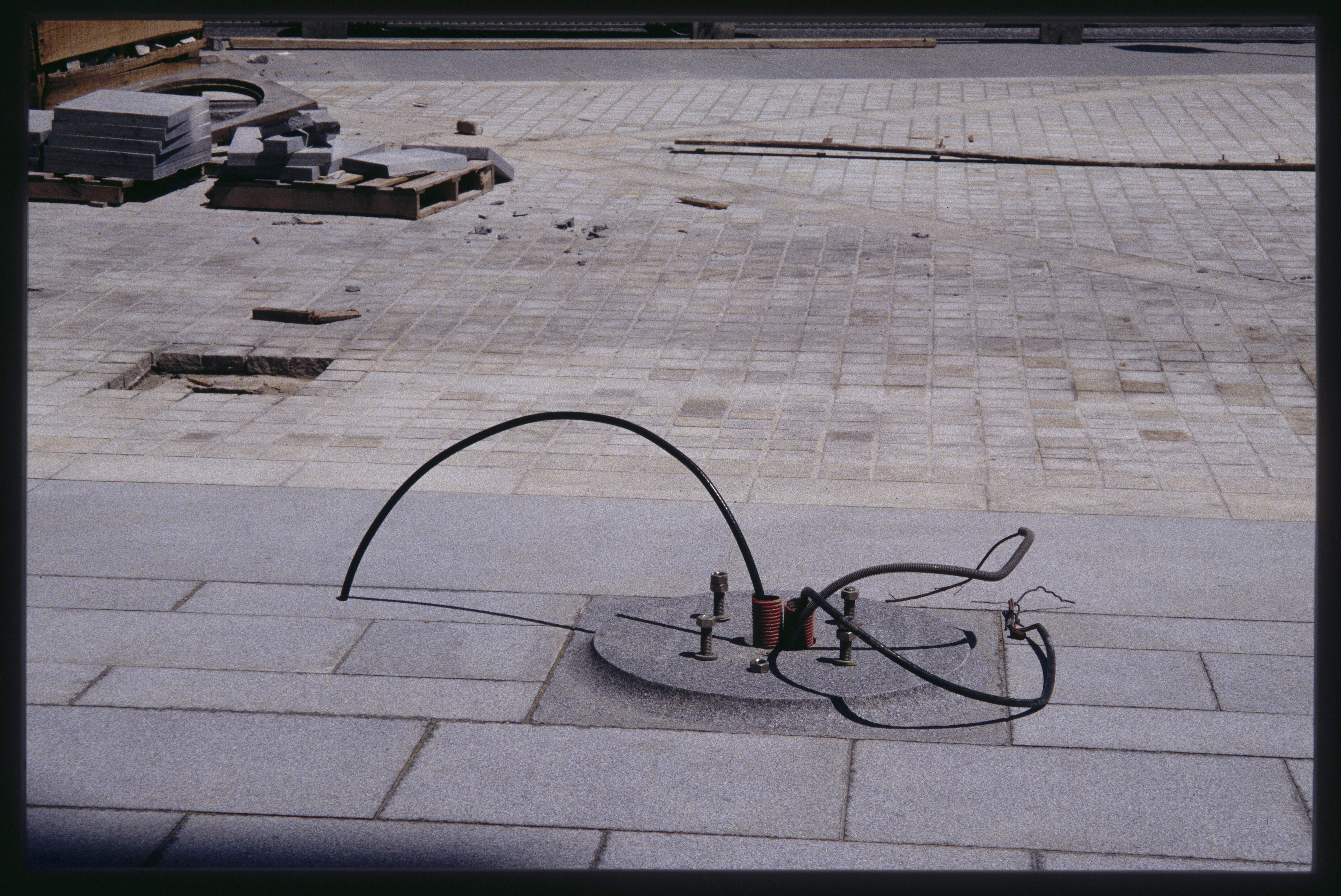 Raymond Hains, Sans titre, 1994. Dimensions  Copie d’exposition  Collection Fondation Cartier pour l’art contemporain  © Raymond Hains, Adagp, Paris, 2026