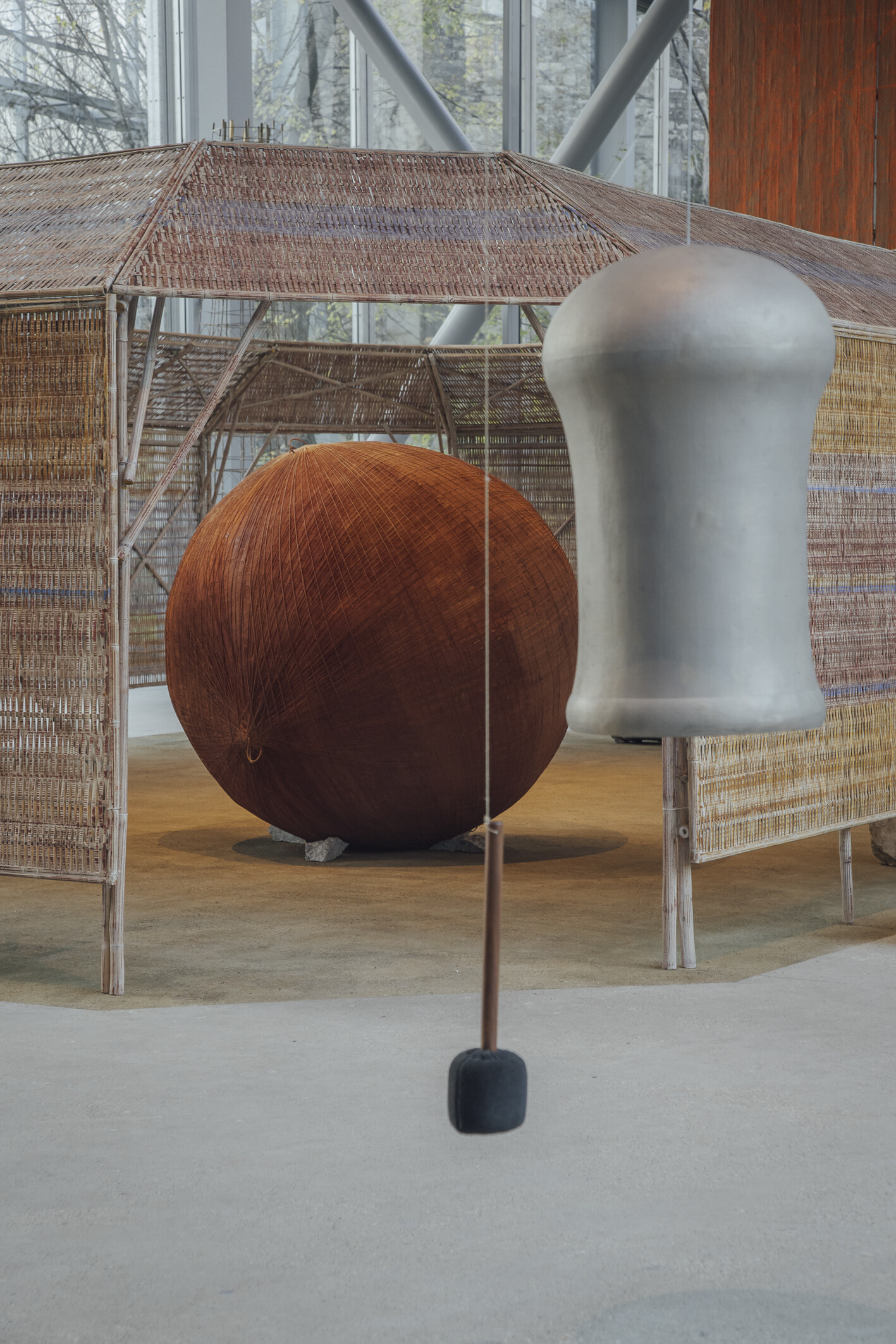 Vue d'exposition Bijoy Jain, Le souffle de l'architecte, 2024, Fondation Cartier pour l'art contemporain