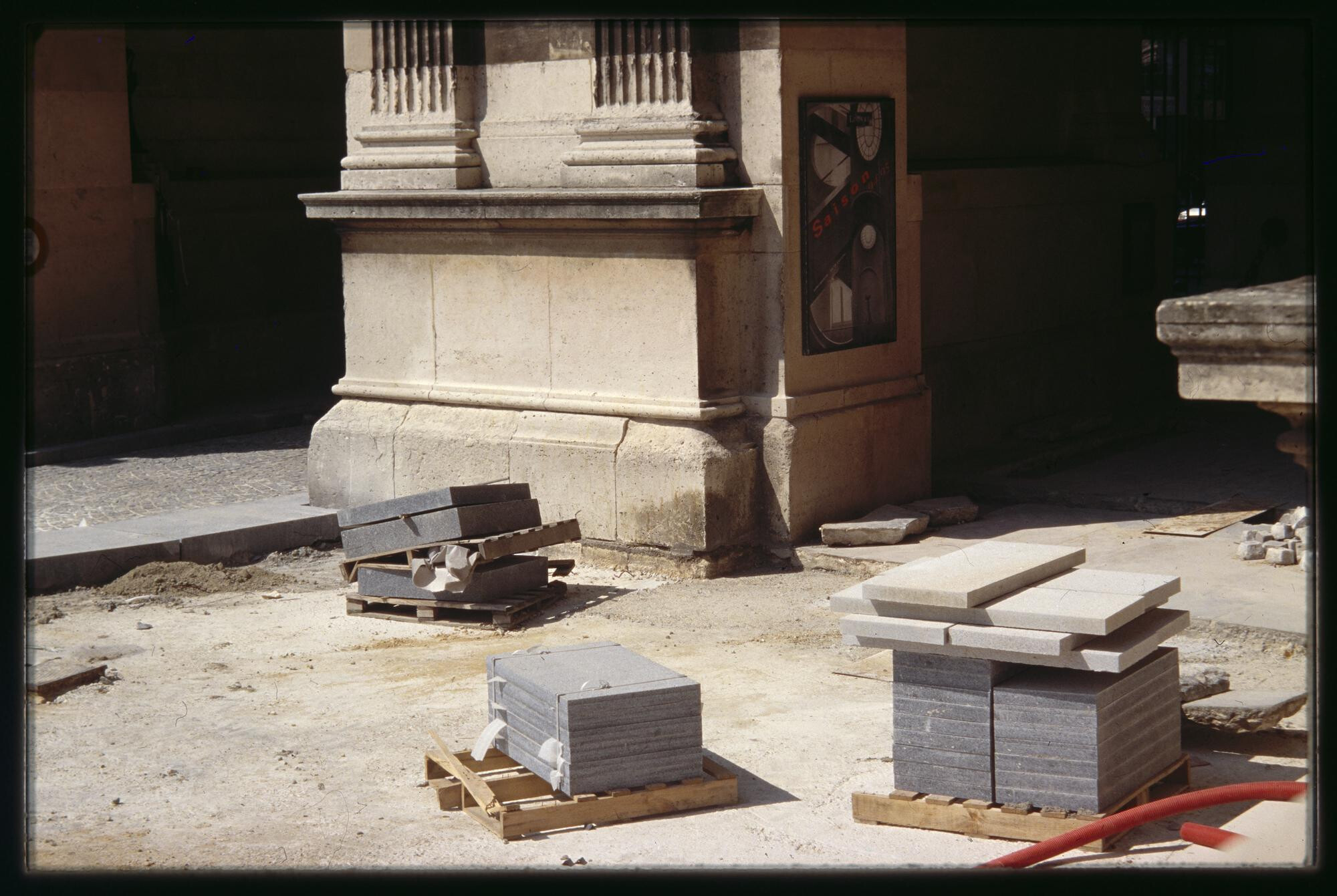 Raymond Hains, Sans titre, 1994. Dimensions  Copie d’exposition  Collection Fondation Cartier pour l’art contemporain  © Raymond Hains, Adagp, Paris, 2026