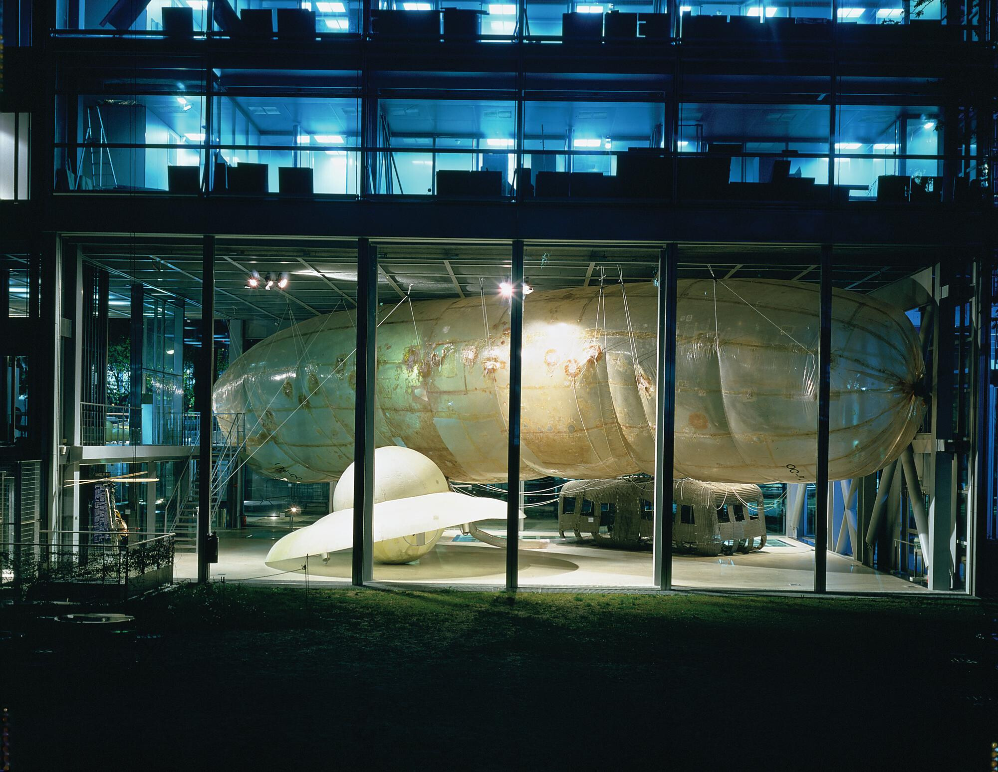 Panamarenko   La Grande exposition des soucoupes volantes   1998