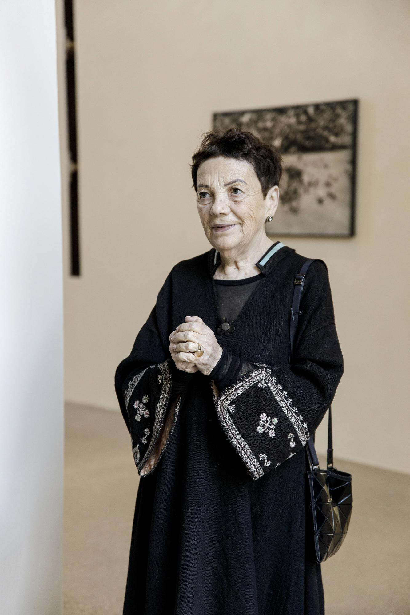 Graciela Iturbide lors de l'exposition Graciela Iturbide, Heliotropo 37, Paris, 2022