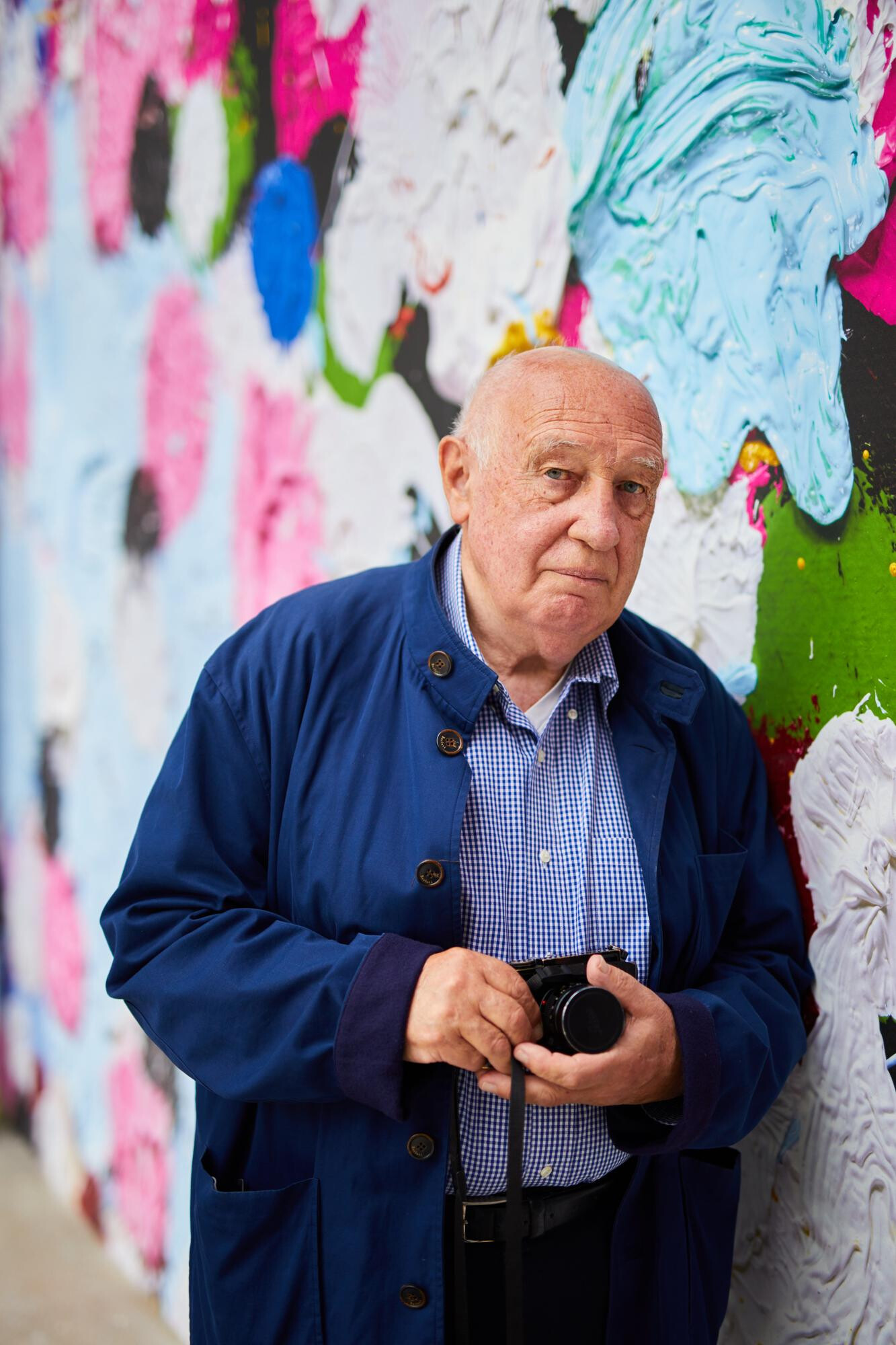 Raymond Depardon lors du vernissage de l'exposition Damien Hirst, Cerisiers en Fleurs, 2021