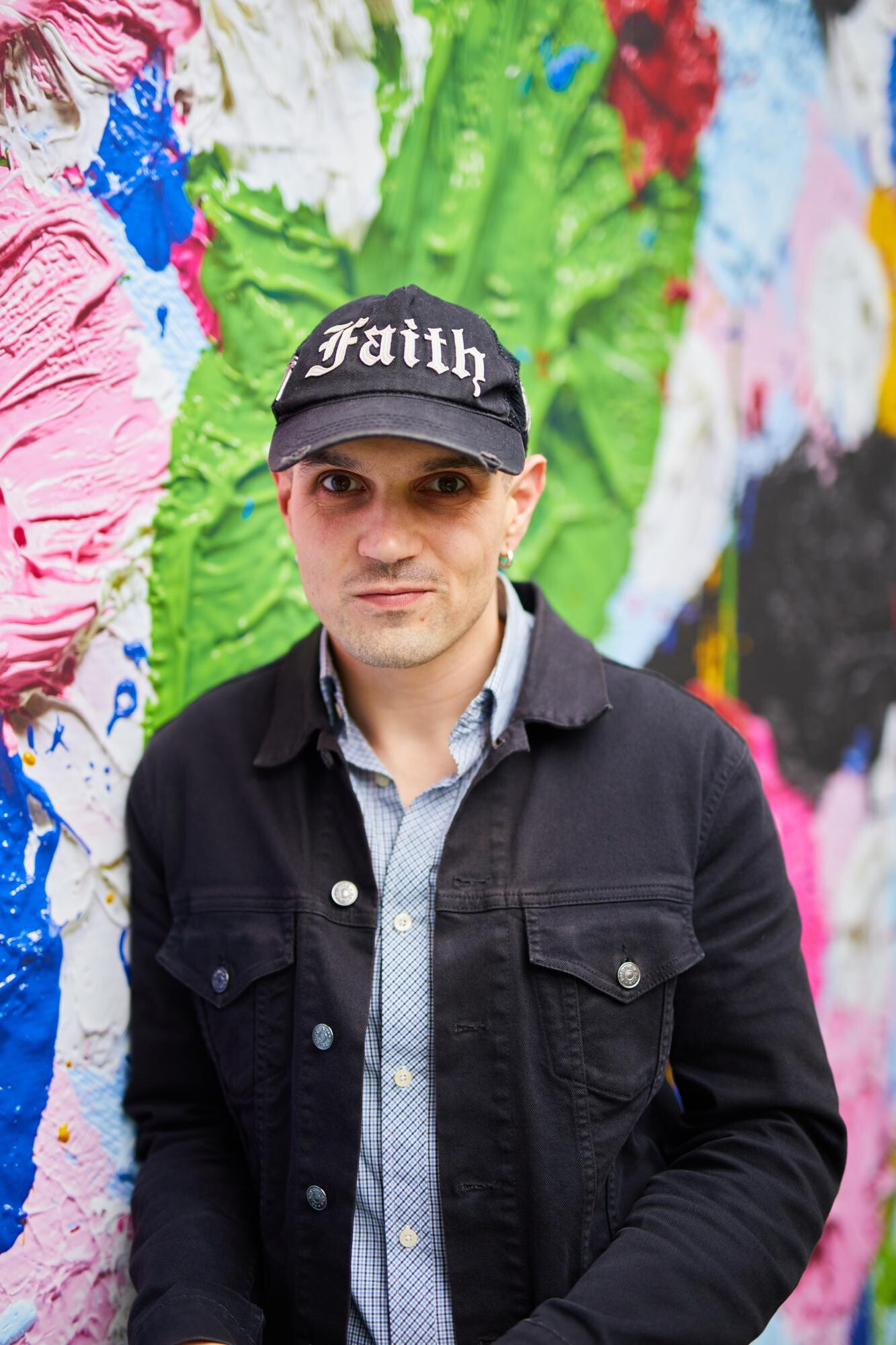 Jonathan Vinel lors du vernissage de l'exposition Damien Hirst, Cerisiers en Fleurs, Paris, 2021