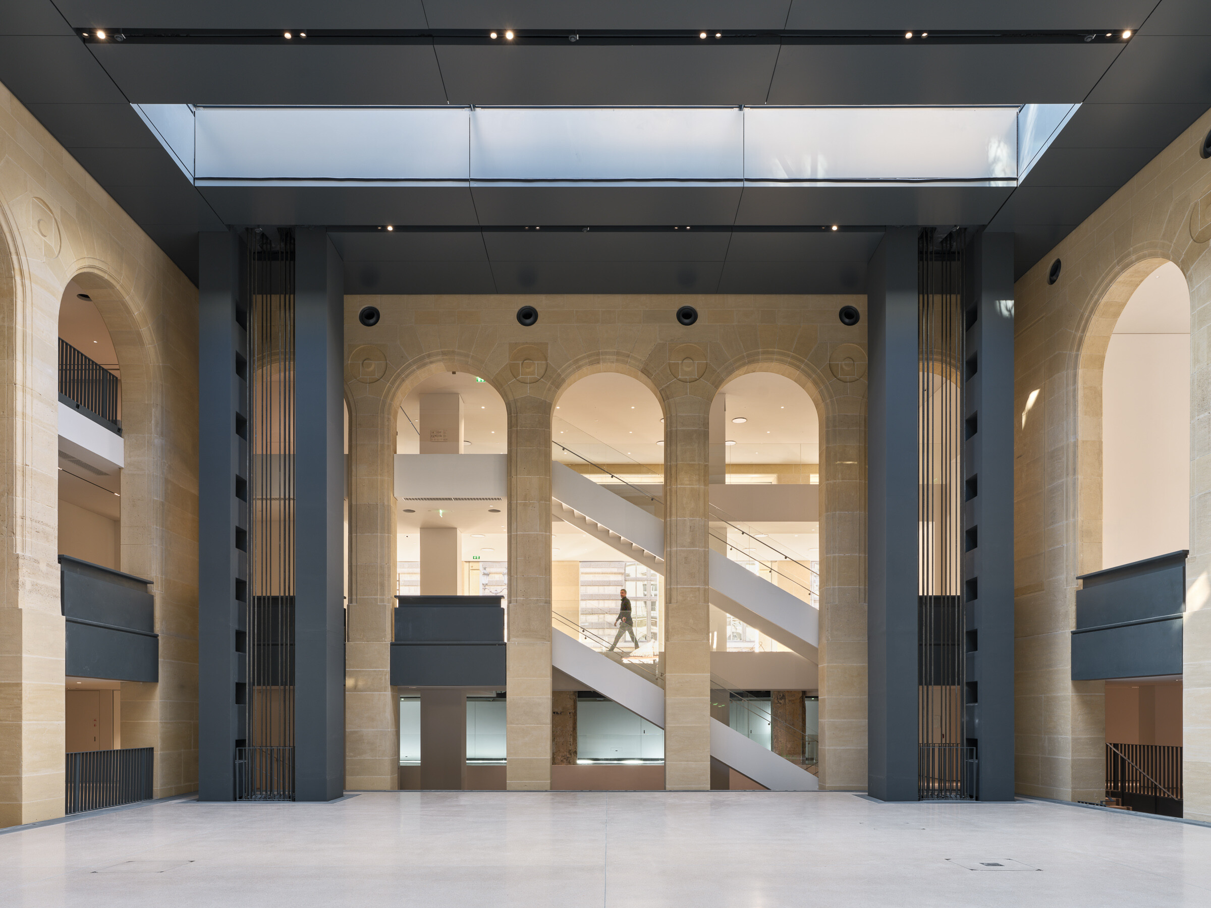 Photo du bâtiment de la Fondation Cartier pour l'art contemporain au 2 place du Palais-Royal