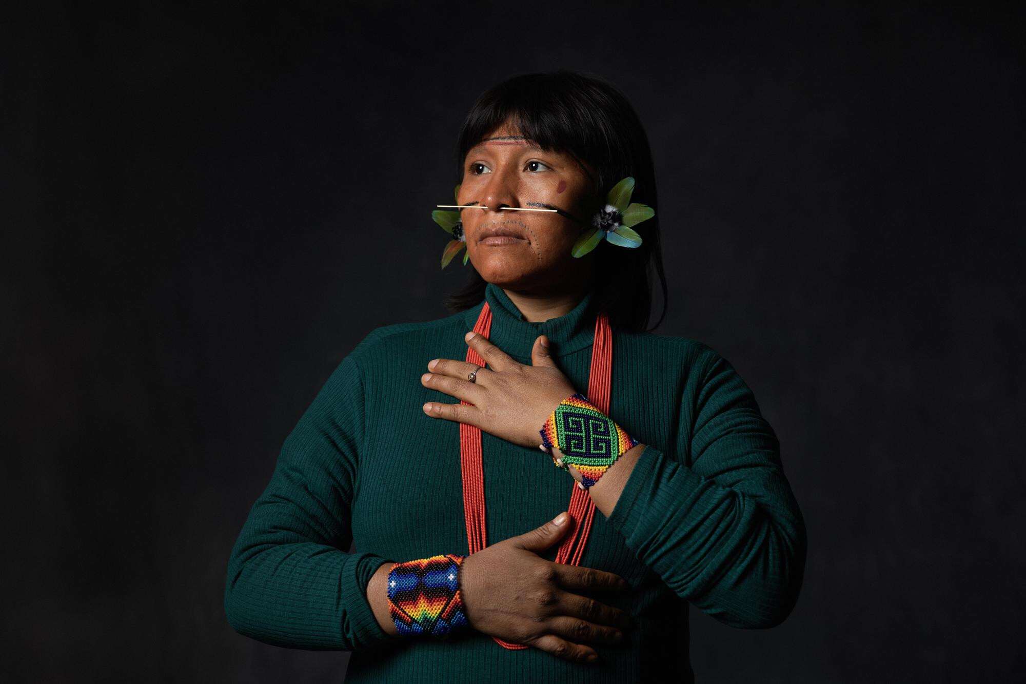 Ehuana Yaíra lors de l'exposition Claudia Andujar, La Lutte Yanomami, Le Shed, New York, 2023