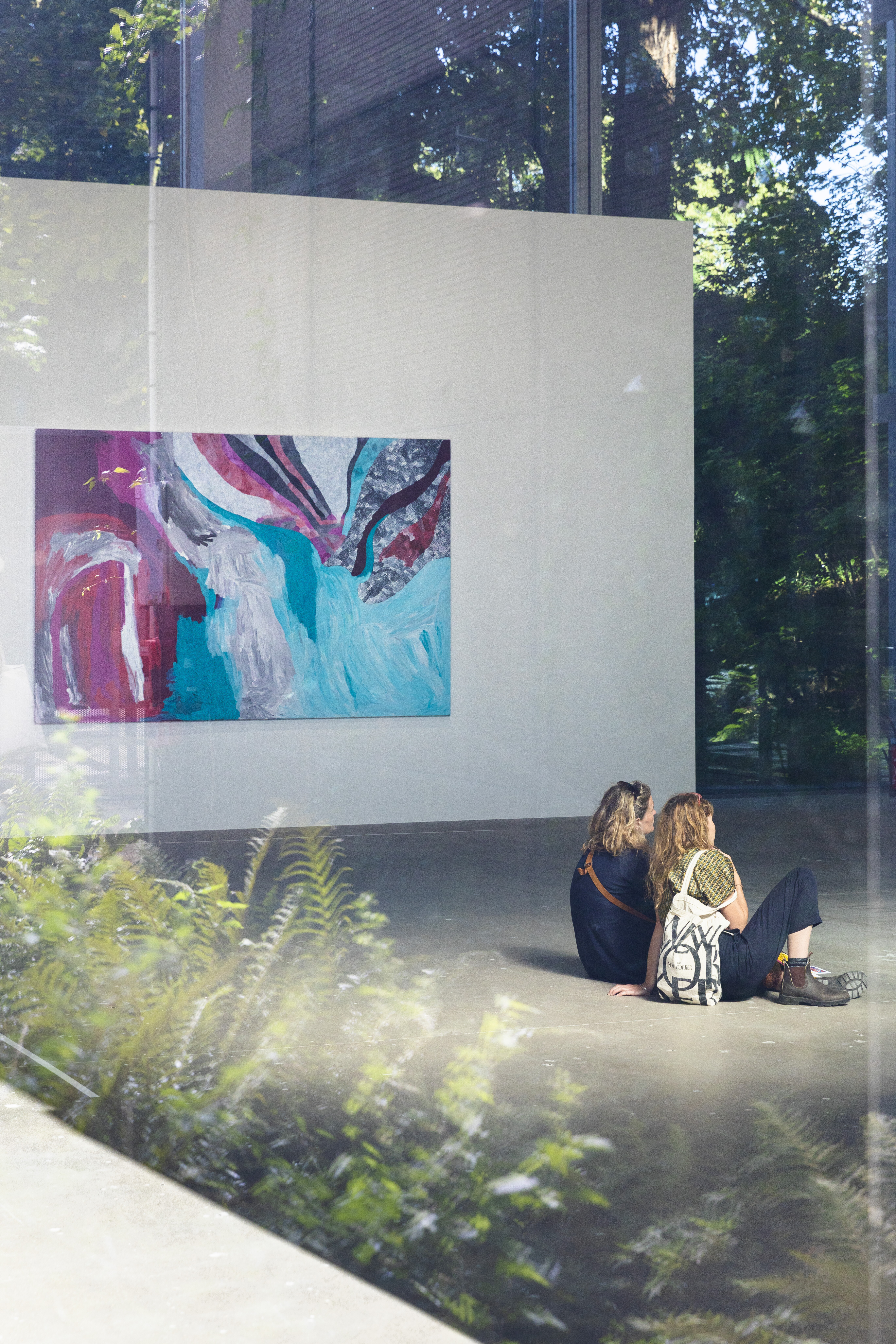 Mirdidingkingathi Juwarnda Sally Gabori, Fondation Cartier pour l’art contemporain, Paris, 2022. © Thibaut Voisin