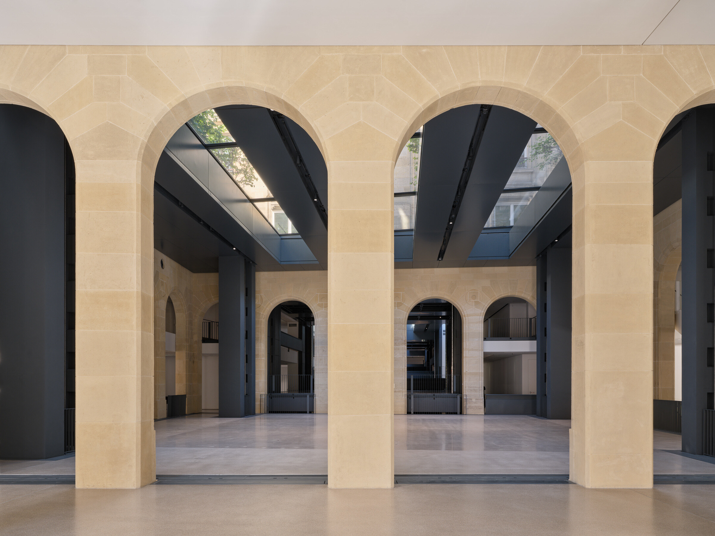 Photo du bâtiment de la Fondation Cartier pour l'art contemporain au 2 place du Palais-Royal