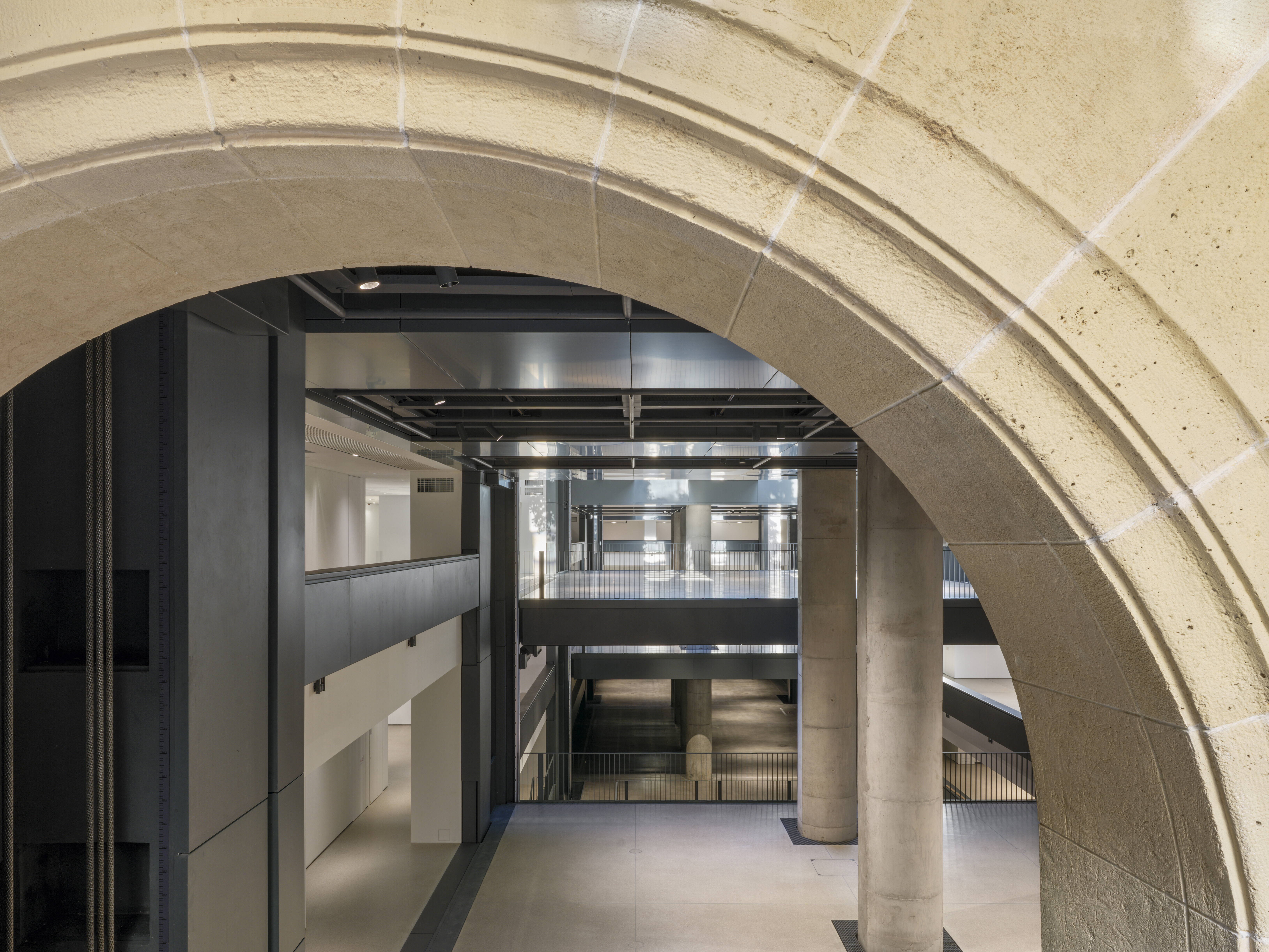 Photo du bâtiment de la Fondation Cartier pour l'art contemporain au 2 place du Palais-Royal